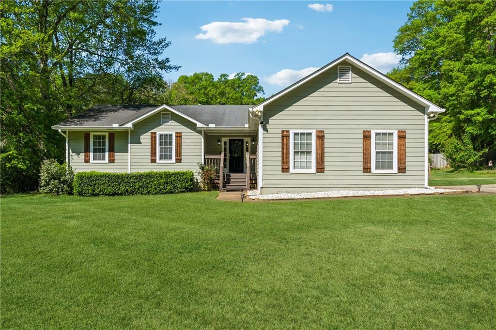 705 Trickum Valley Dr., Woodstock, GA 30188