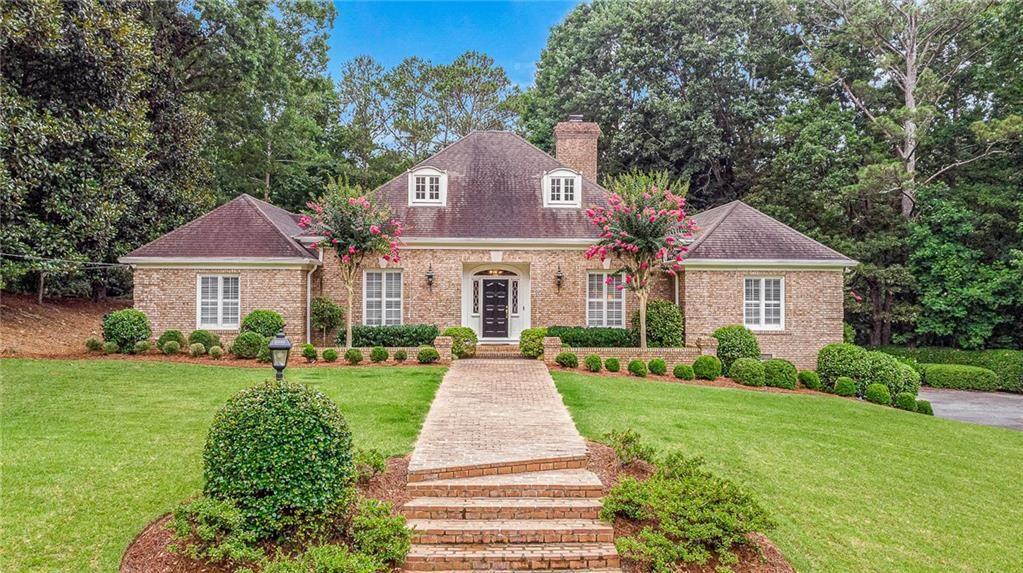 8925 Huntcliff Lake Ct., Atlanta, GA 30350
