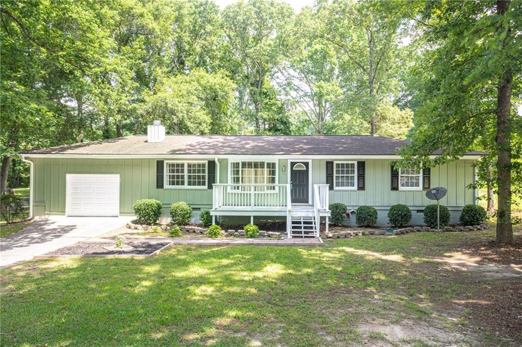 879 Rock Oak Ln., Lawrenceville, GA 30046