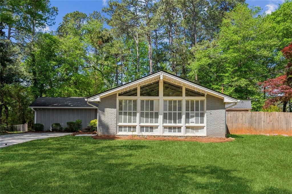 553 Candlewood Dr., Stone Mountain, GA 30088