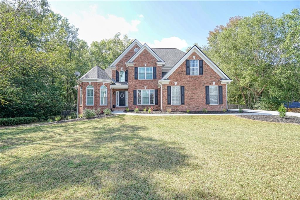1213 Blue Springs Dr., Loganville, GA 30052