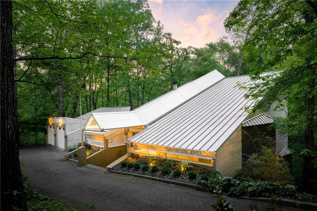 1121 Dawn View Ln., Atlanta, GA 30327