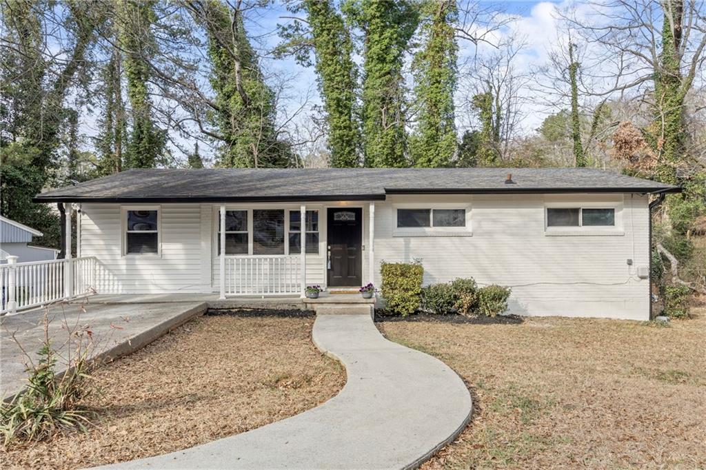 2529 Dale Creek Dr., Atlanta, GA 30318