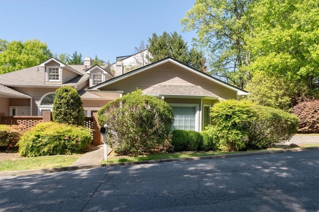 2934 Crosswycke Forest Dr., Atlanta, GA 30319