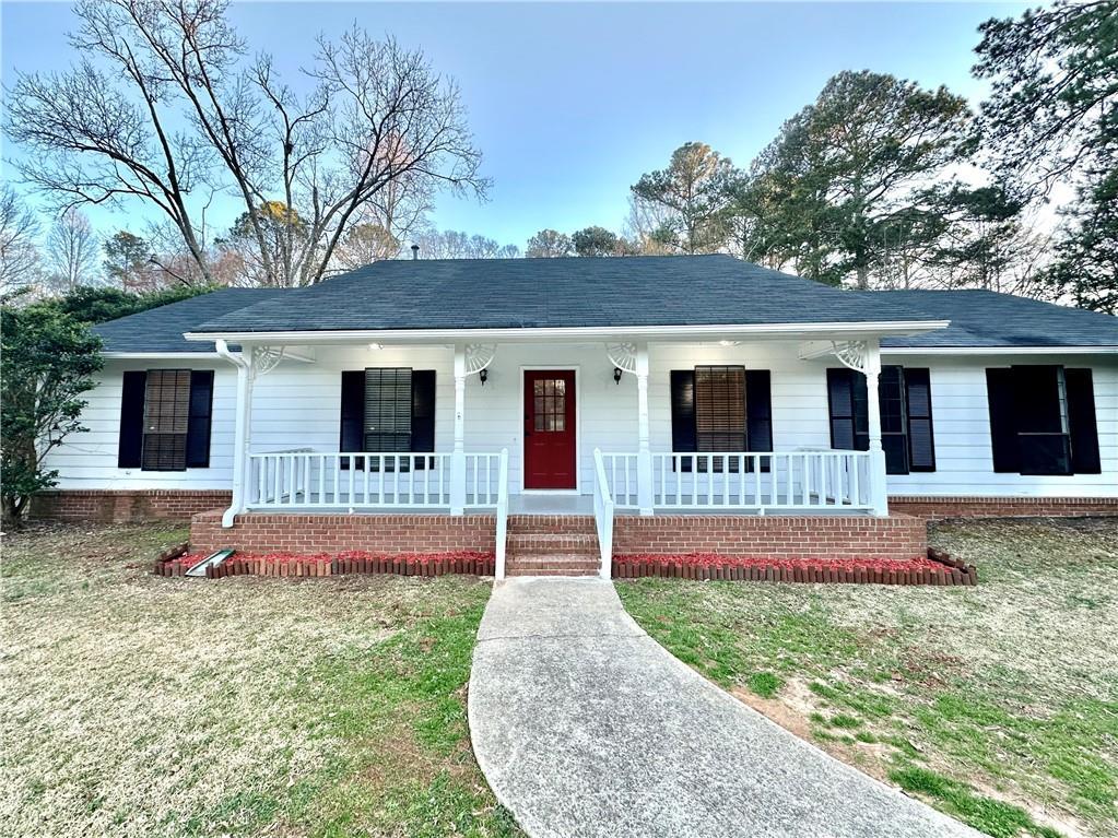 134 Carrollwood Dr., Fayetteville, GA 30215