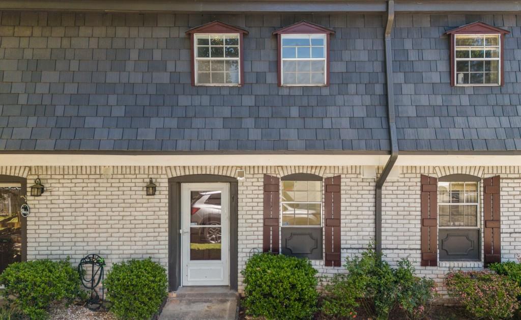 305 Stonecliff Ct., Stone Mountain, GA 30083