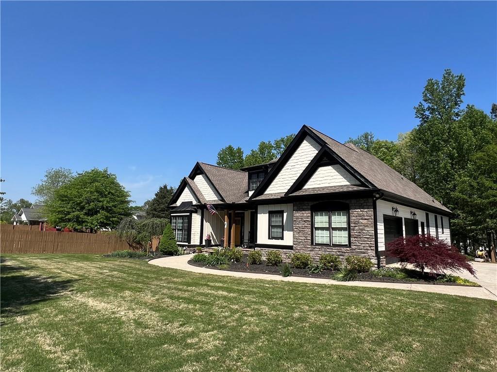 1076 Pinyan Ln., Canton, GA 30115