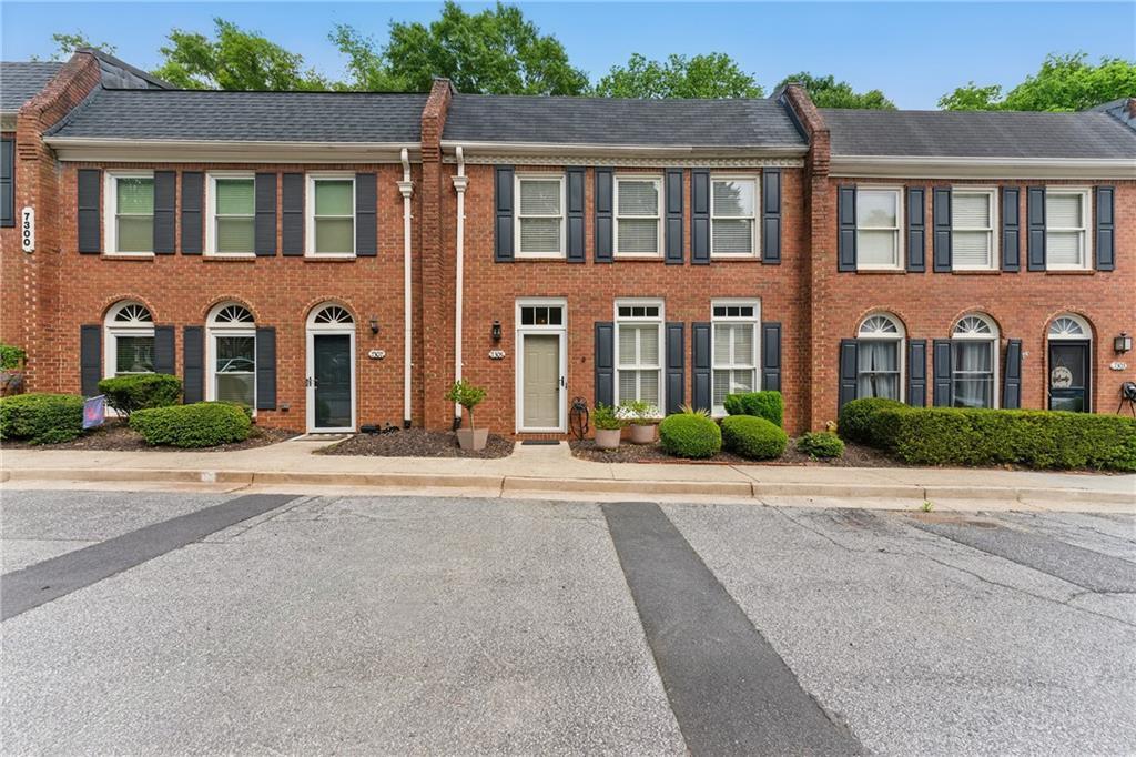 7305 Saint Charles Sq. #B6, Roswell, GA 30075