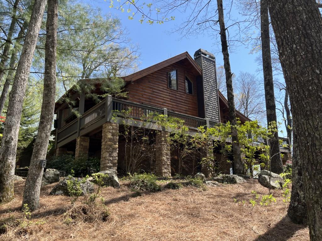852 Black Bear Den Rd., Clayton, GA 30525