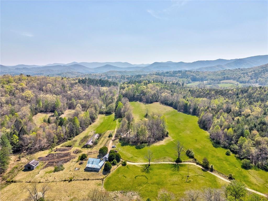 365 Waters Rd., Mccaysville, GA 30555