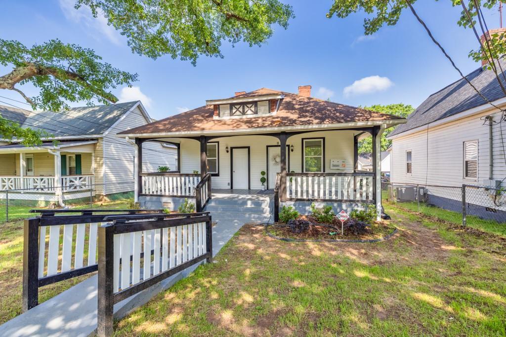 11 Poplar St., Porterdale, GA 30014