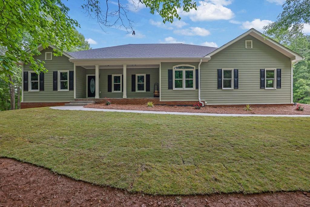 216 Scenic Dr., Hoschton, GA 30548