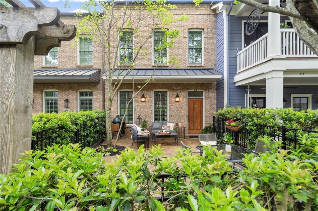 719 Hammond Dr., Woodstock, GA 30188