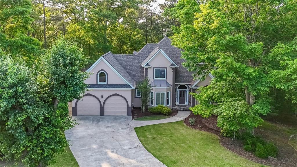 1336 Amberwood Dr., Woodstock, GA 30189