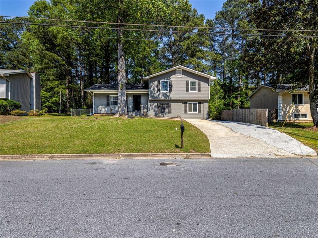 6465 Buckhurst Tr., South Fulton, GA 30349