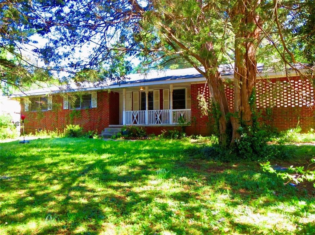 5542 Joeclay Dr., Stone Mountain, GA 30088