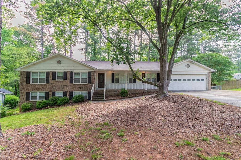 2814 Brackenwood Dr., Snellville, GA 30039