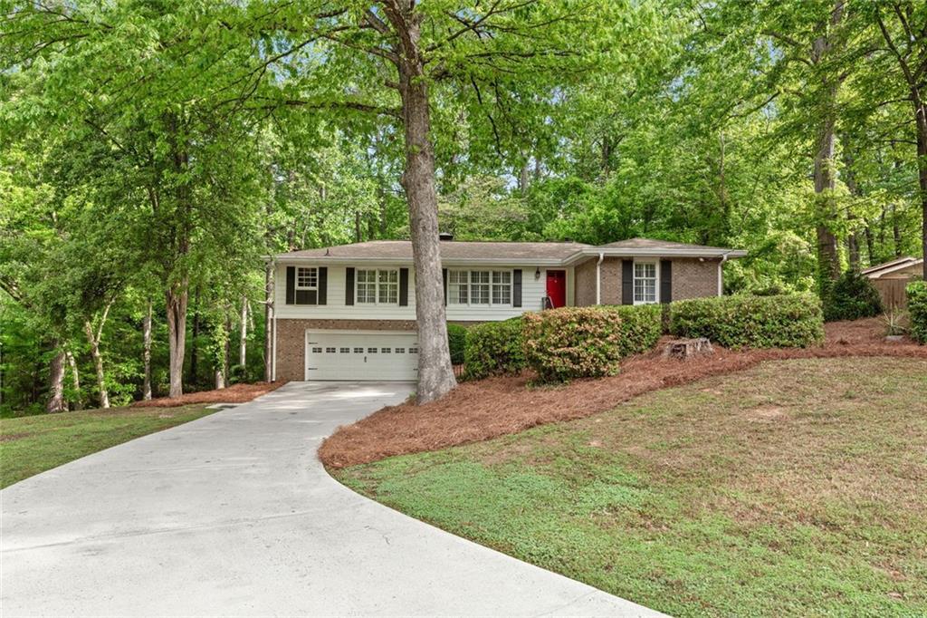 2488 Fontainebleau Dr., Dunwoody, GA 30360