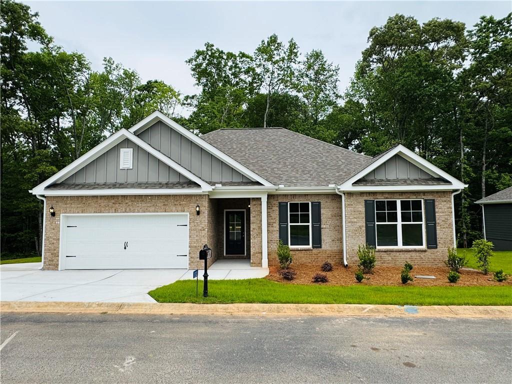 132 Golden Oaks Dr., Hartwell, GA 30643