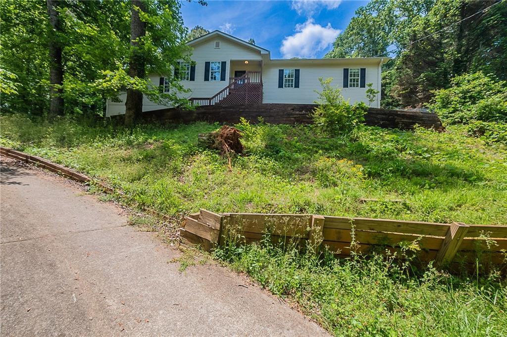 5028 Nichols Dr., Flowery Branch, GA 30542