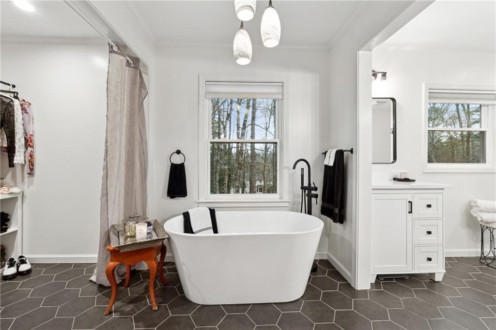 650 Hunterhill Ct., Roswell, GA 30075