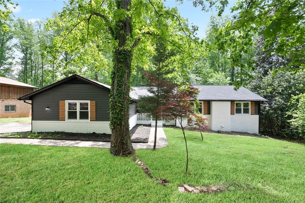 831 Sweet Briar Ln., Conyers, GA 30094