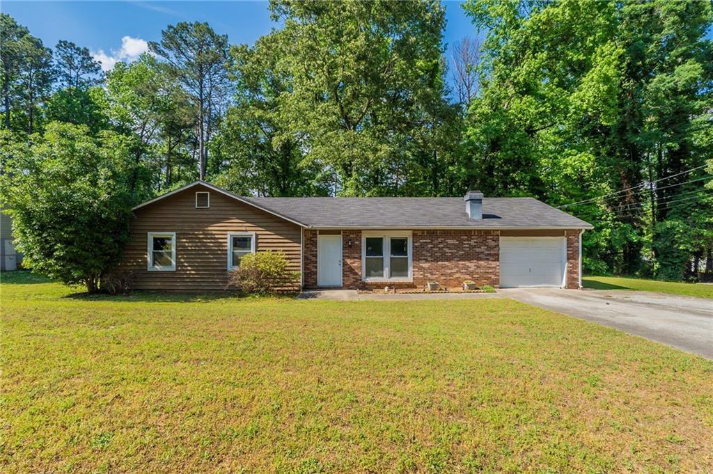 5326 Rocky Pine Dr., Lithonia, GA 30038