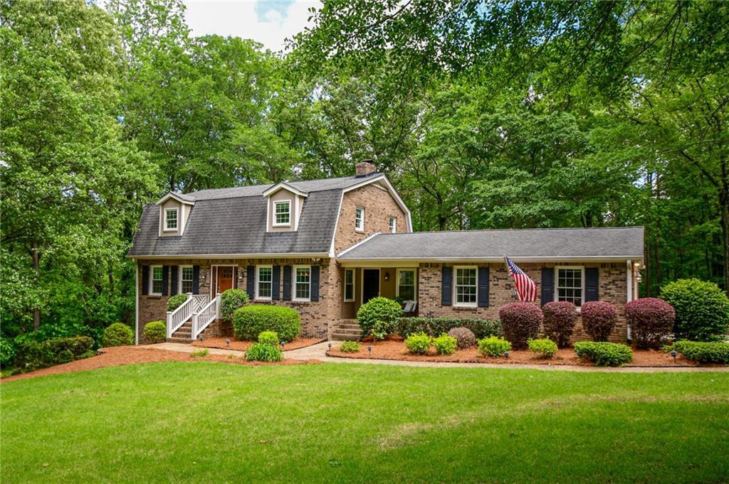 110 Sandy Ridge Tr., Fayetteville, GA 30214