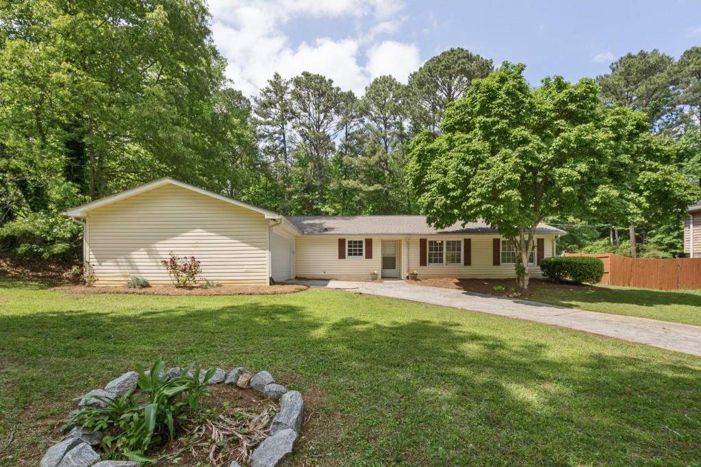 6292 Field Glen Rd., Stone Mountain, GA 30087