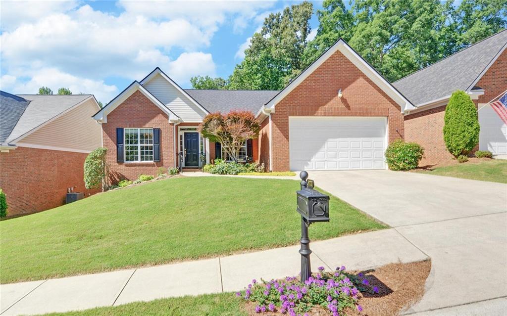922 Brenau Point Dr., Gainesville, GA 30501