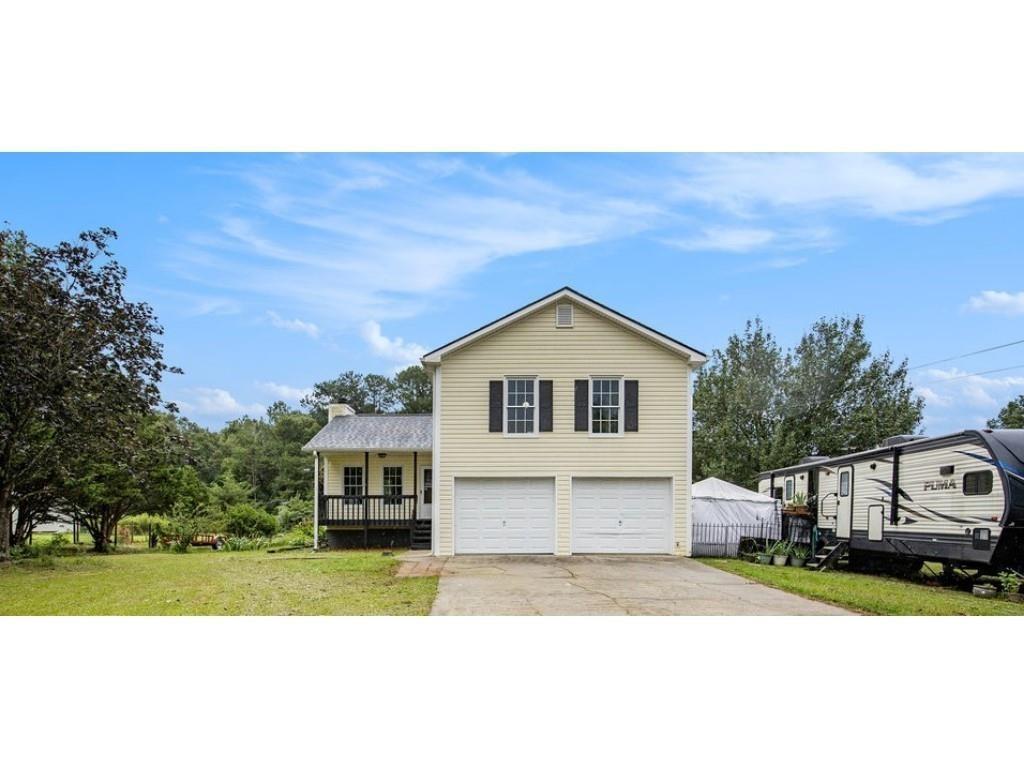 2730 Milton Bryan Dr., Loganville, GA 30052