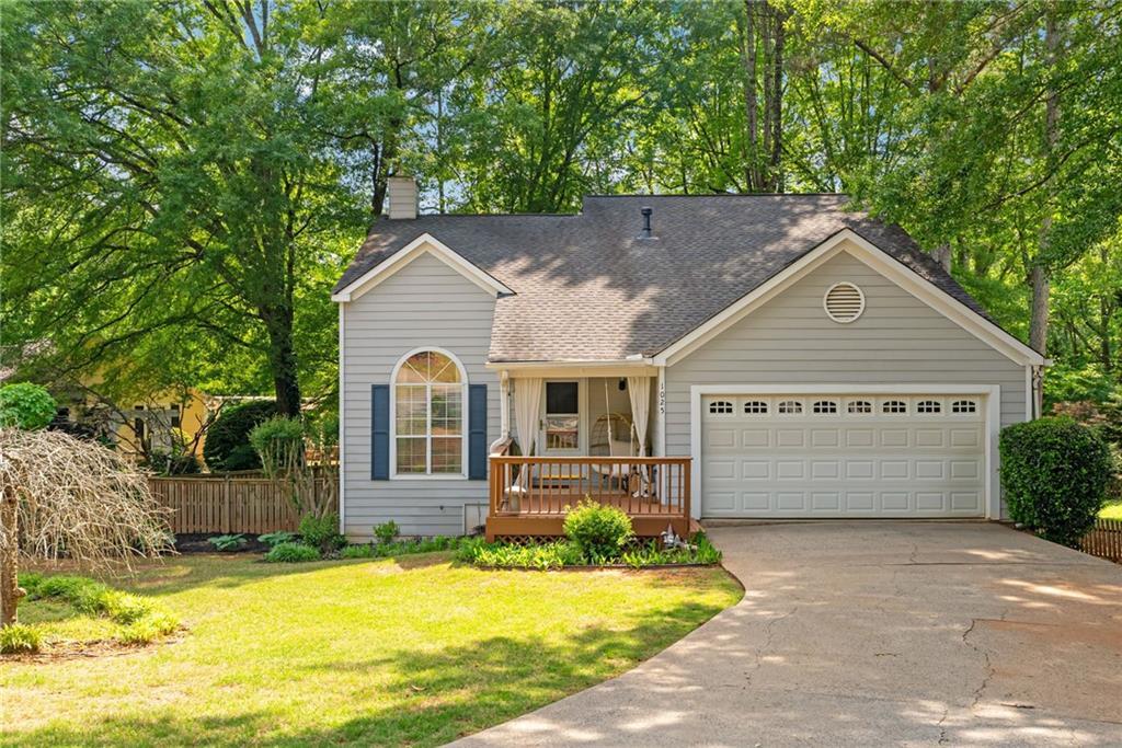 1025 Taylor Oaks Dr., Roswell, GA 30076