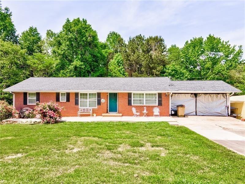 5284 Strickland Rd., Flowery Branch, GA 30542