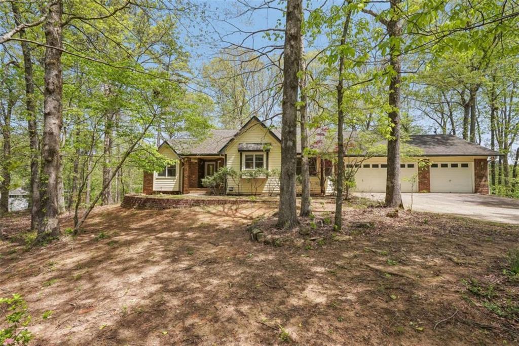 33 Fawn Lake Tr., White, GA 30184