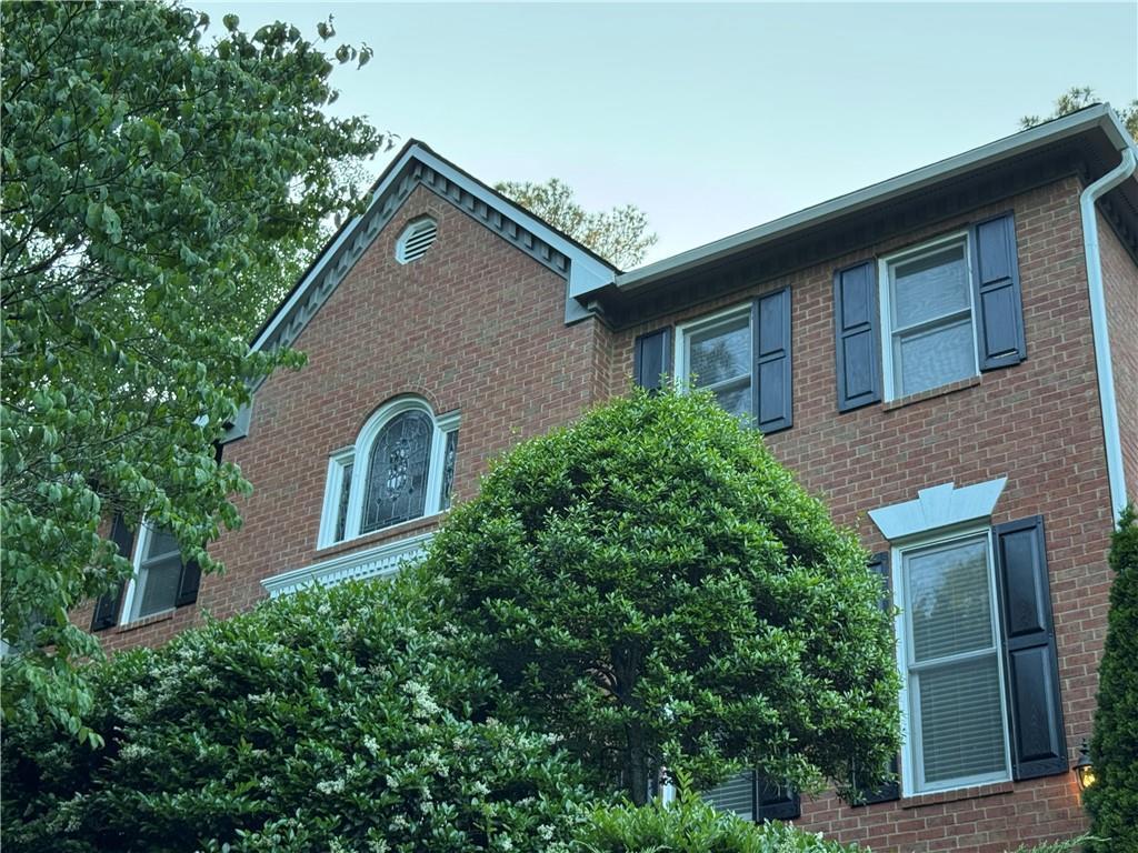 990 Azalea Dr., Roswell, GA 30075