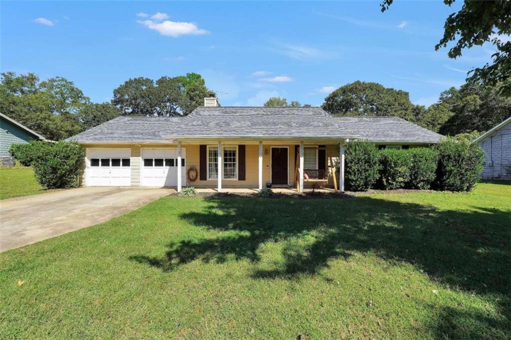 107 Gwenellen Dr., Locust Grove, GA 30248
