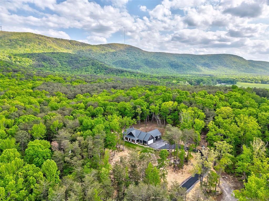 555 E Valley Rd., Rydal, GA 30171