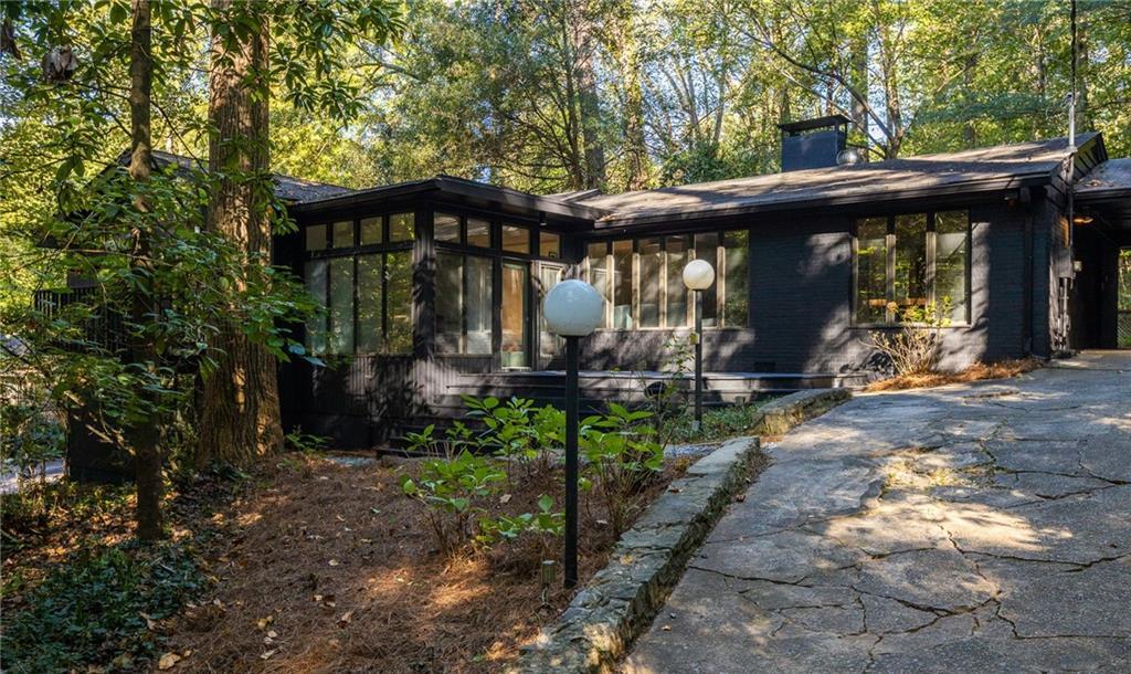 922 Barton Woods Rd., Atlanta, GA 30307