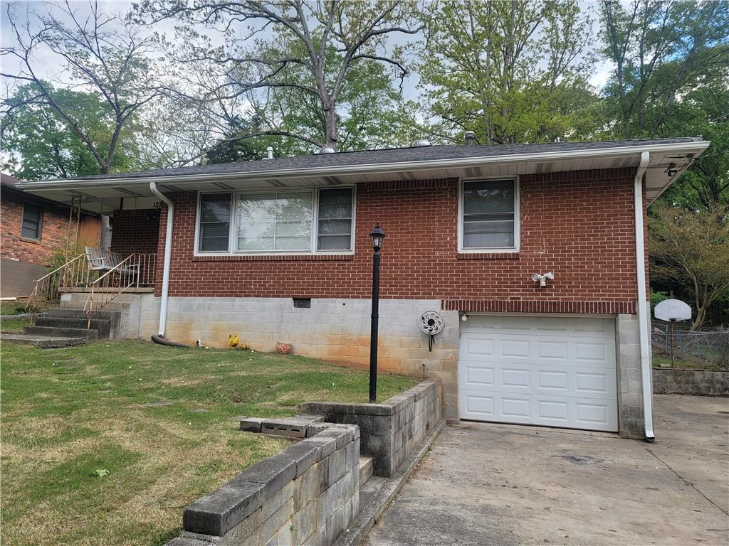 1230 Lloyd Dr., Forest Park, GA 30297