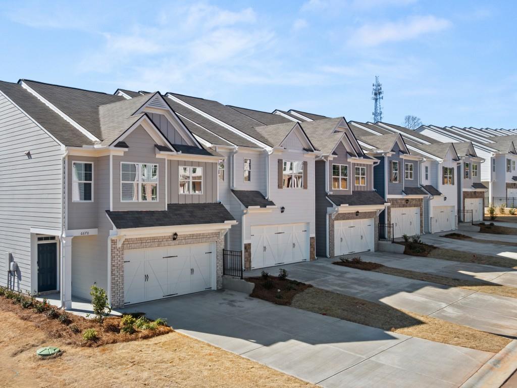 6686 Corryton St., Flowery Branch, GA 30542