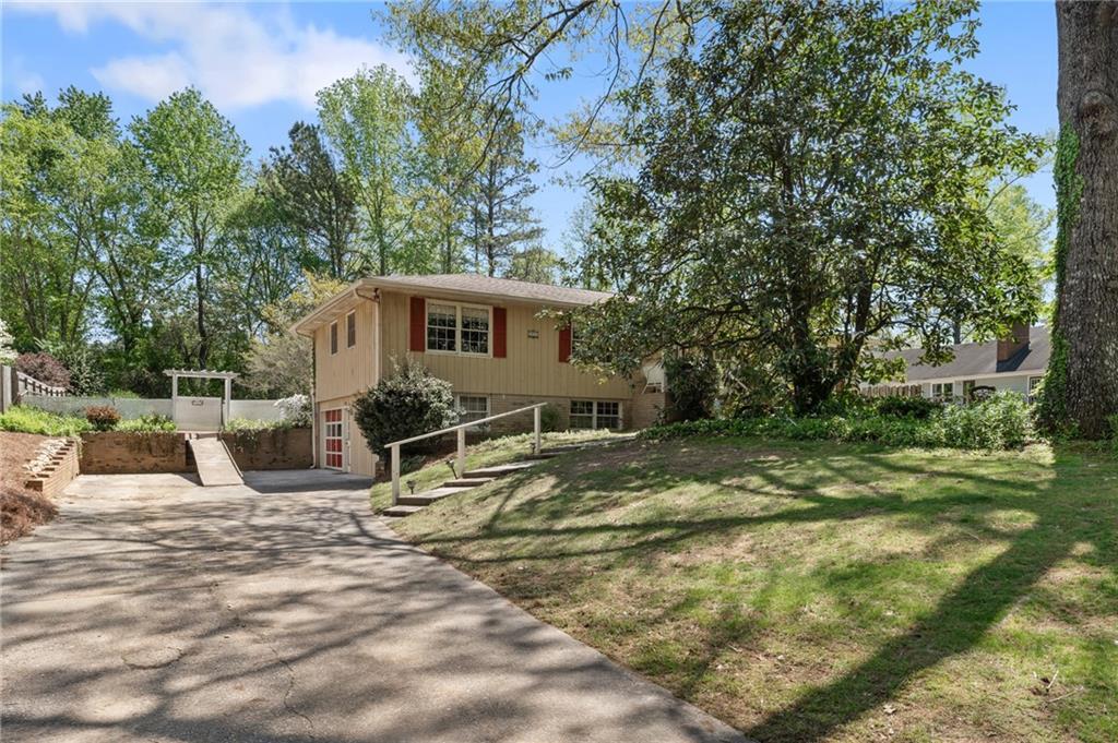 2062 Cezar Dr., Kennesaw, GA 30152