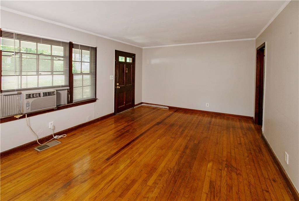 1025 Cheaves St., Forest Park, GA 30297