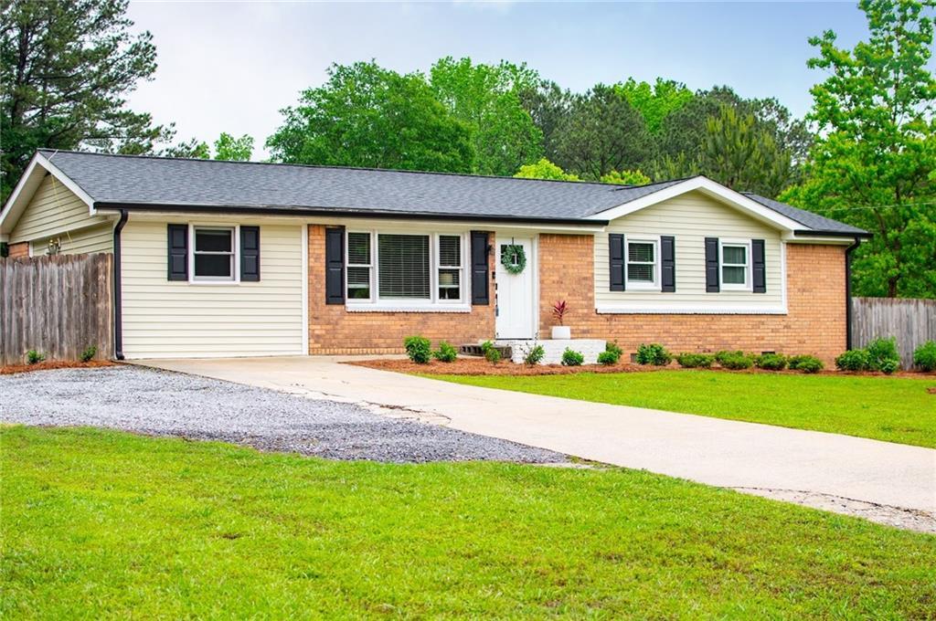 4529 Lakeview Dr., Powder Springs, GA 30127