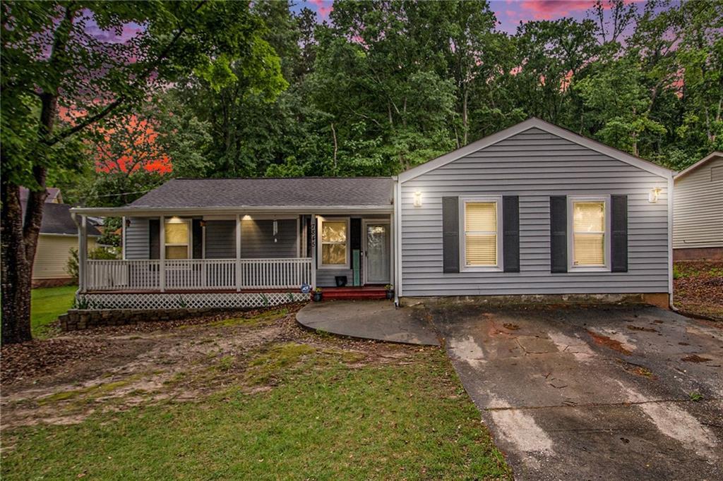 7845 Chase Woods Dr., Jonesboro, GA 30236