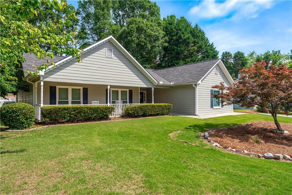 130 Lacey Oak Ln., Loganville, GA 30052