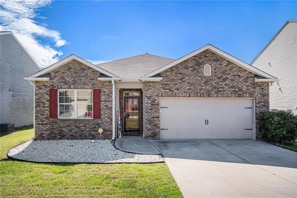 1907 Sea Oats Dr., Hampton, GA 30228
