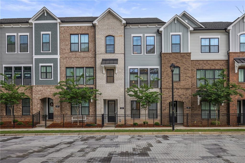 820 Kenway Ave., Roswell, GA 30076