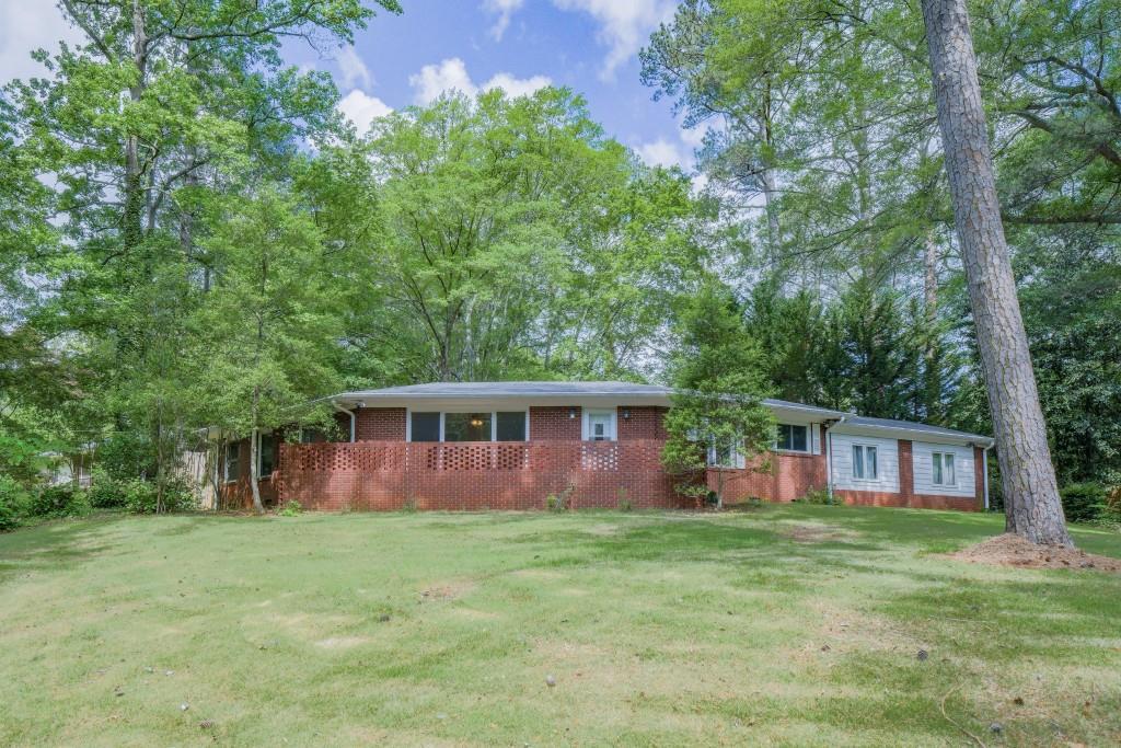 2279 Parkview Cir., College Park, GA 30337