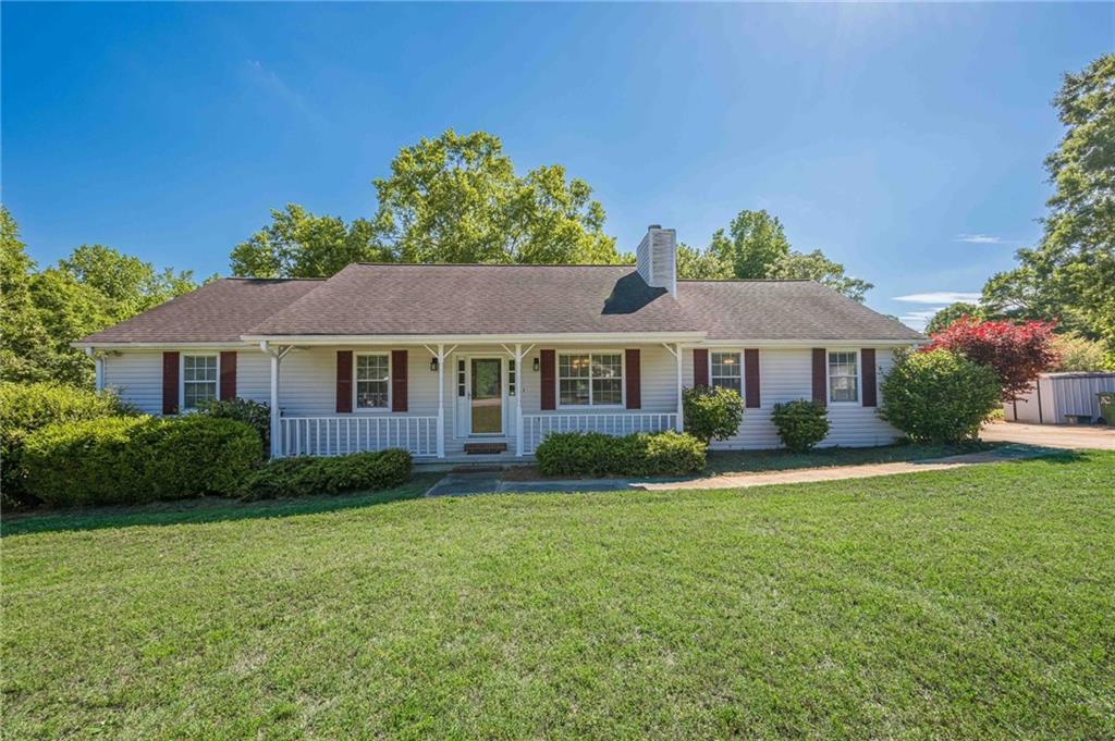 2492 Bermuda Dr., Loganville, GA 30052