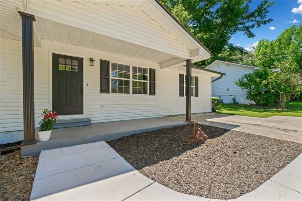 302 Davis Rd., Stockbridge, GA 30281